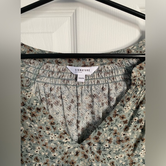 Woman’s Blouse - Picture 3 of 3